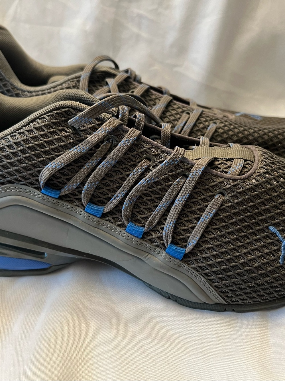 Puma Men's Gray Black Athletic Shoe Interior Label